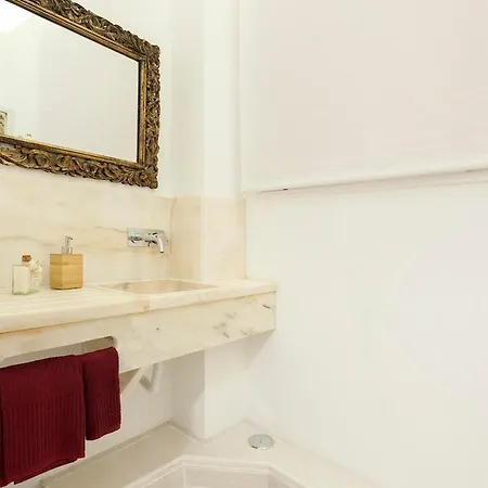 Guest house Ginjinha House - 4 - Bairro Alto - With Ac! 3*